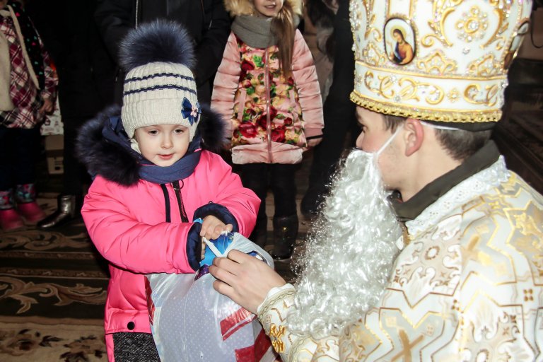 По той бік казки. Святий Миколай мандрує Східною частиною України
