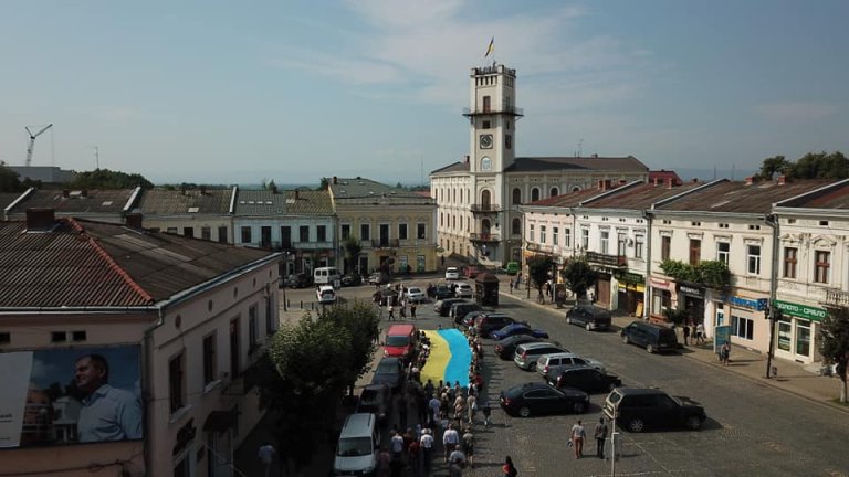 Прапор єдності України, перекриття руху, золота медаль із паверліфтингу  —   підсумки тижня на Коломийщині