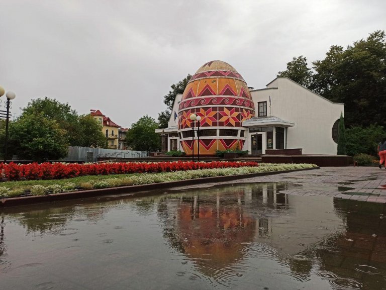 Коломия залишається в червоній зоні, батьки страйкують проти онлайн-навчання — новини Коломиї