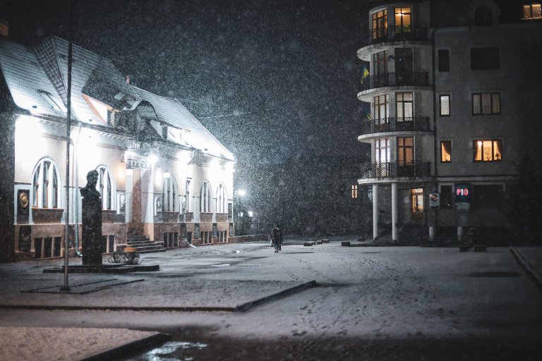 Зима вперто не здається. 15 світлин весняної Коломиї в снігу