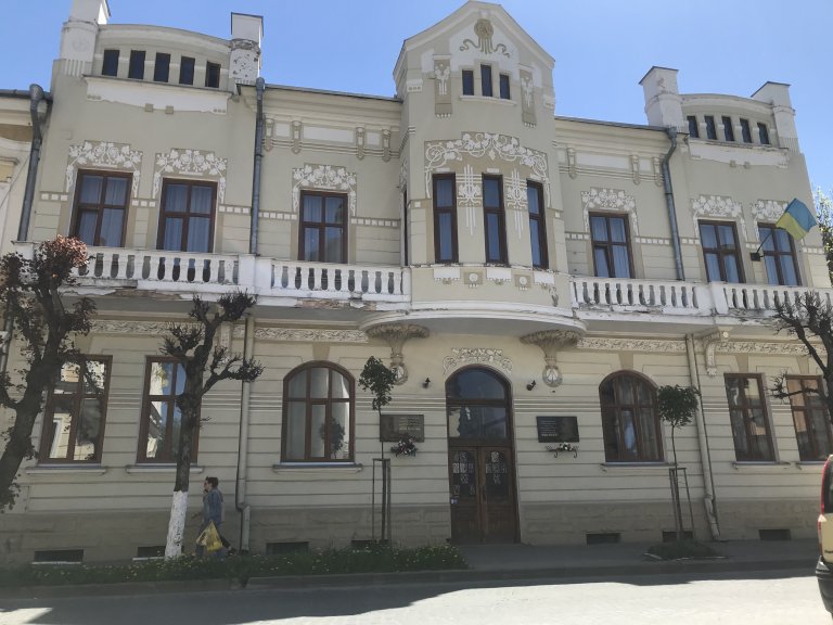 Чи збільшать оплату за навчання в художній та музичних школах Коломиї?