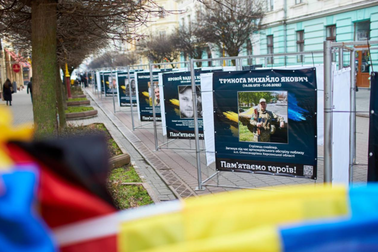 В Івано-Франківську оновлюють Алею Слави