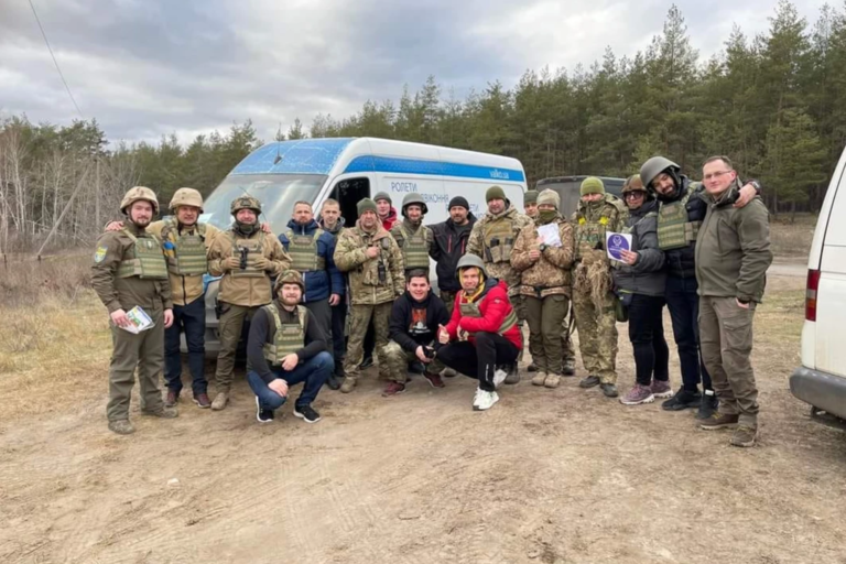 Львівським бійцям передали на передову понад 7 тонн гуманітарної допомоги та автівки