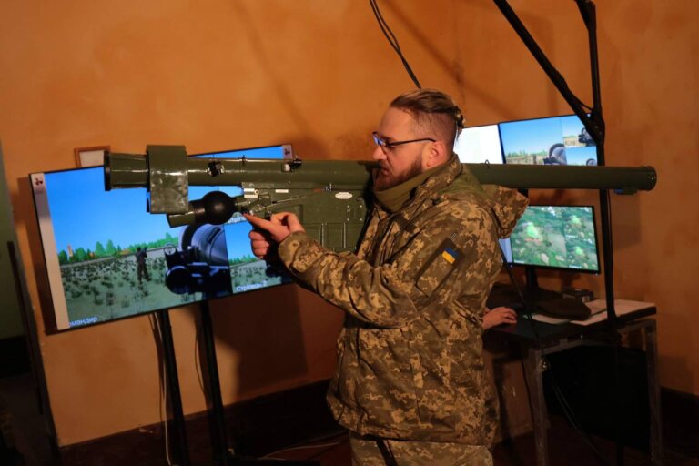 Бійці ПвК “Захід” отримали VR-тренажер знищення повітряних цілей