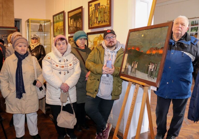 У Краєзнавчому музеї Калущини відкрили виставку Петра Савчина
