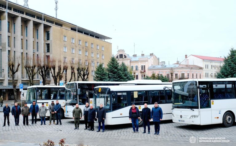 Школи Буковини отримали чотири автобуси для учнів