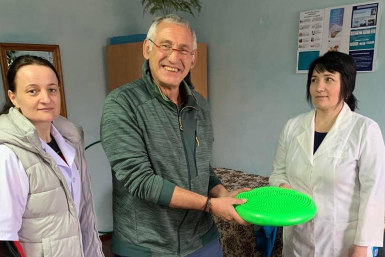 Медик з Франції ділиться досвідом реабілітації з буковинцями  