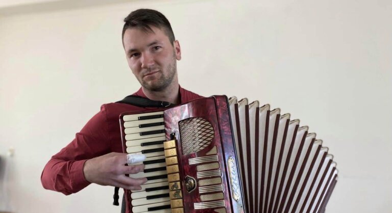 Львівські хірурги лікарні святого Луки врятували молодому вчителю пальці руки