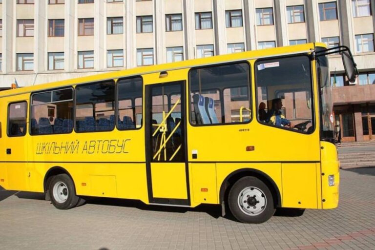 Для школярів Прикарпаття придбали 21 автобус