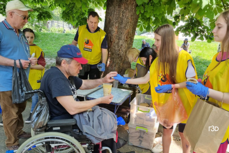 “Ми хочемо, щоб вони повірили у власні сили та повернули собі почуття гідності”: як “Емаус-Оселя” допомагає бездомним людям