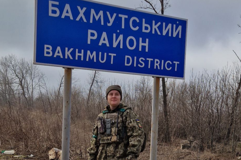 “Ми працювали на завалах і витягували людей”: Аліна Сарнацька про свою роль на фронті та проблеми жінок в армії