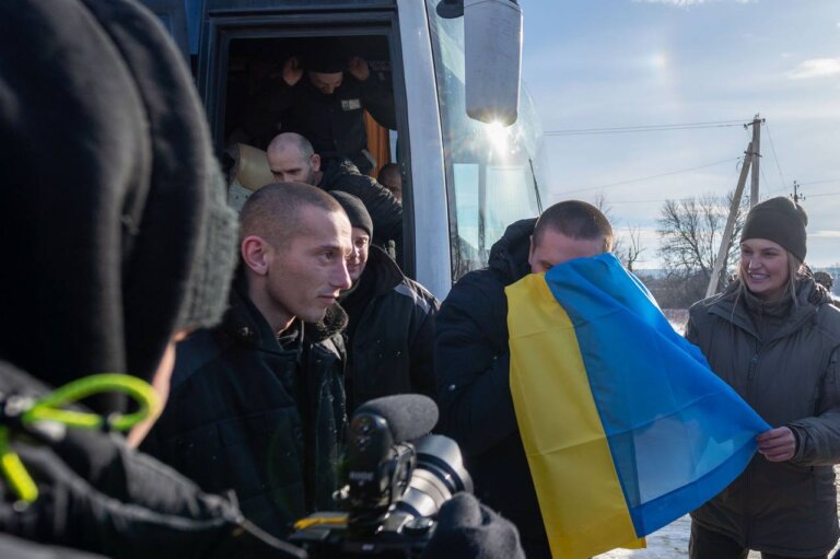 Україна повернула 207 полонених: серед них воїни та цивільні